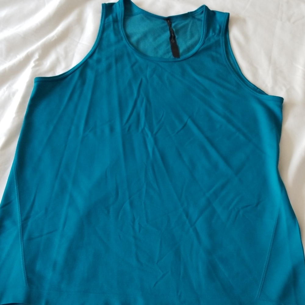 Lululemon Top New with no tags